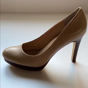 Banana Republic Light Tan Leather Platform Pumps